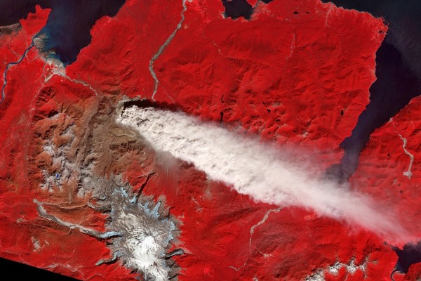 Erupción del volcán, visto desde el espacio