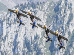 Postal: Aviones haciendo acrobacias en el aire