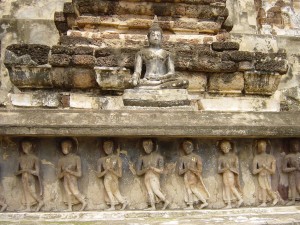 Postal: Estatua de Buda en la pared
