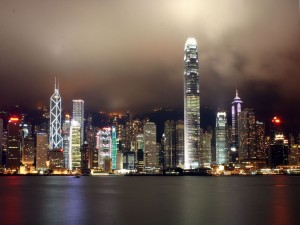 Postal: Niebla sobre los edificios de Hong Kong