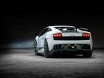 Lamborghini con las luces traseras encendidas