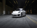 Porsche Panamera de color blanco