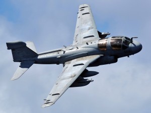 Postal: Avión de combate en el aire