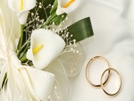 Flores y anillos para una boda