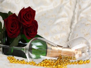 Postal: Flores, copas y champán para una celebración