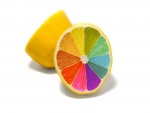 La magia de los colores en un limón