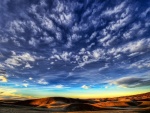 Bonito cielo sobre el desierto