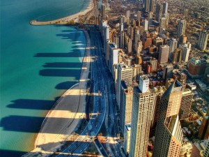 Postal: Vista aérea de la ciudad costera