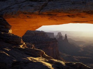 Postal: Amanecer en el Parque nacional Tierra de Cañones (Utah)