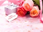 Cajita de regalo y rosas para el Día de la Madre