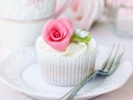 Cupcake con una flor rosa