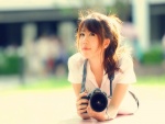Chica con una cámara Nikon