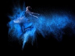 Pintura con aerosol de una mujer bailando