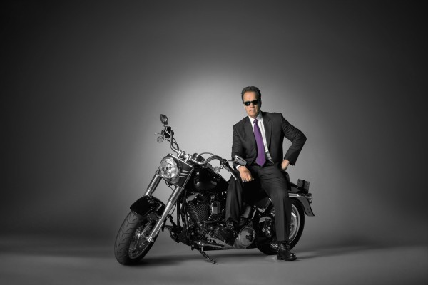 Arnold Schwarzenegger en una moto