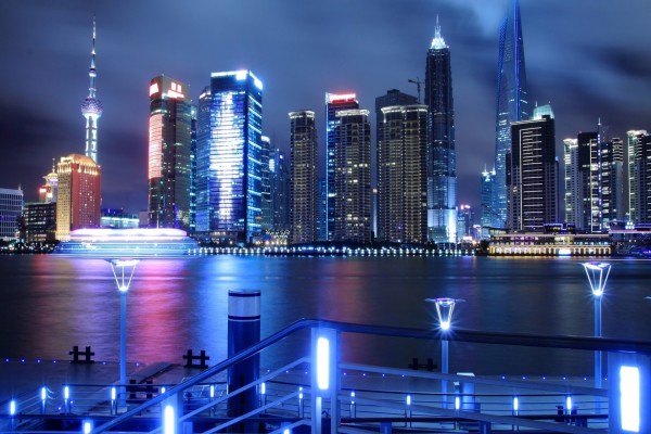 La noche iluminada de Shanghai (China)