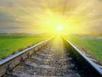 El sol en la vía del tren