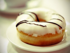 Postal: Un donut con glaseado blanco