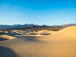 La luz del sol sobre las arenas del desierto