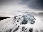 Bloque de hielo en la playa Jökulsárlón (Islandia)