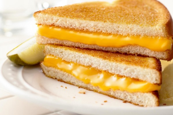 Sándwich caliente de queso