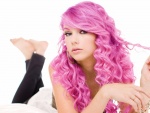 Taylor Swift con el pelo rosa