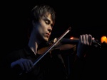 Alexander Rybak tocando el violín