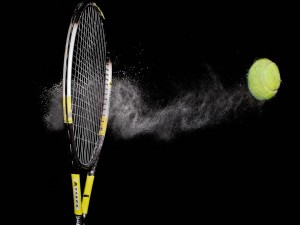 Raqueta y pelota de tenis