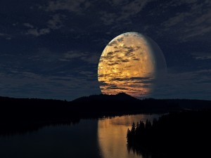 Postal: La gran luna reflejada en el río