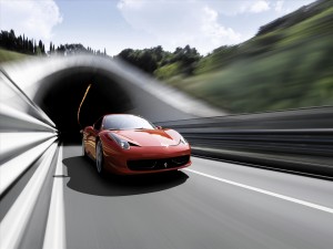 Postal: Ferrari saliendo del túnel