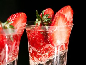 Bebida espumosa con fresas
