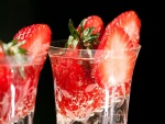 Bebida espumosa con fresas