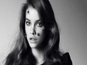 La modelo Barbara Palvin en blanco y negro