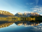 El paisaje reflejado en el lago