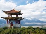 Pabellón y montañas en China