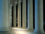 El Monumento a Washington entre las columnas