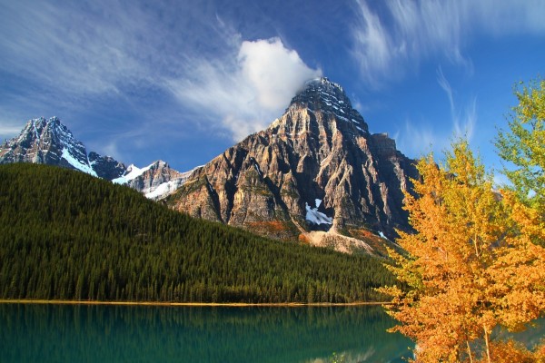 Montañas en el Parque Nacional Banff  (Alberta, Canadá)