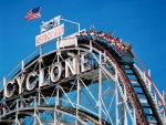 Atracción Cyclone en el parque Astroland (Coney Island)