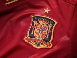 Camiseta y escudo de la Selección Española de fútbol
