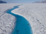 Río en el glaciar Petermann (Groenlandia)
