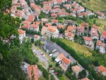 Vista aérea de los edificios y árboles de una ciudad