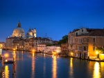 El Gran Canal de Venecia iluminado