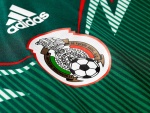 Camiseta y escudo de la Selección Mexicana de fútbol