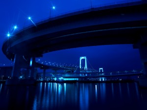 Postal: Farolas iluminando el puente