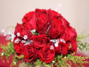 Postal: Ramo de novia con rosas rojas
