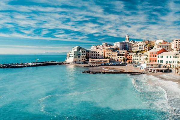 Bello pueblo en la costa: Cinque Terre (Italia)