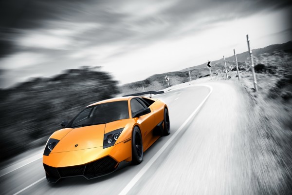 Lamborghini SV de color naranja