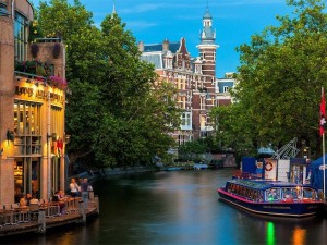 Postal: Uno de los canales de Amsterdam