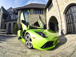 Postal: Lamborghini con las puertas abiertas