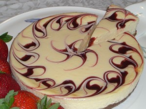 Cheesecake con espirales de mermelada
