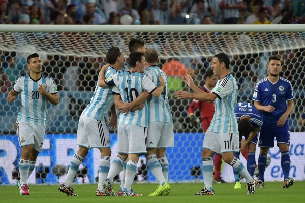 Argentina festejando el gol a Bosnia (Brasil 2014)